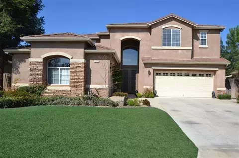 2432 E Christopher Dr, Fresno, CA 93720 photo 1