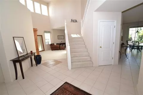 2432 E Christopher Dr, Fresno, CA 93720 photo 2