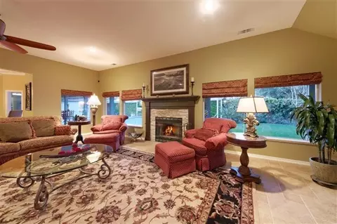 906 E Sutton Dr, Fresno, CA 93720 photo 7