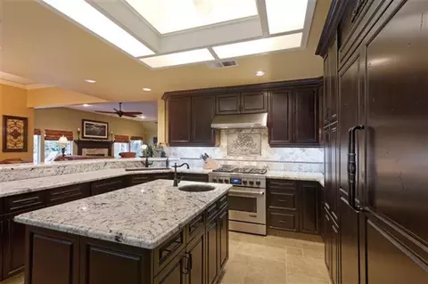 906 E Sutton Dr, Fresno, CA 93720 photo 8