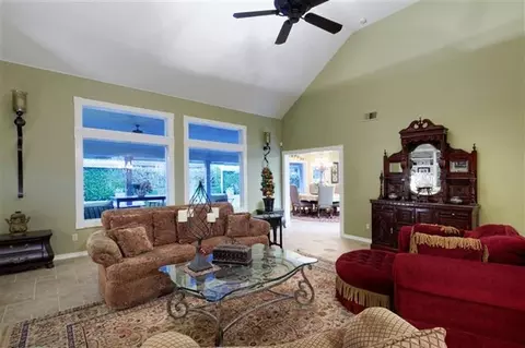 906 E Sutton Dr, Fresno, CA 93720 photo 4