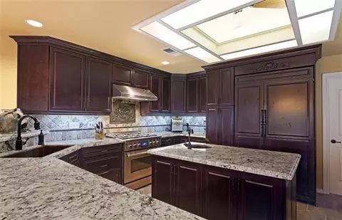 906 E Sutton Dr, Fresno, CA 93720 photo 9