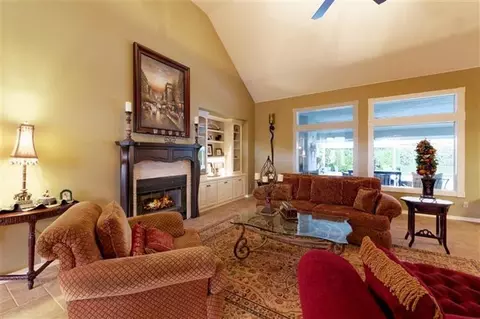 906 E Sutton Dr, Fresno, CA 93720 photo 3
