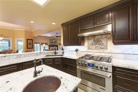 906 E Sutton Dr, Fresno, CA 93720 photo 10