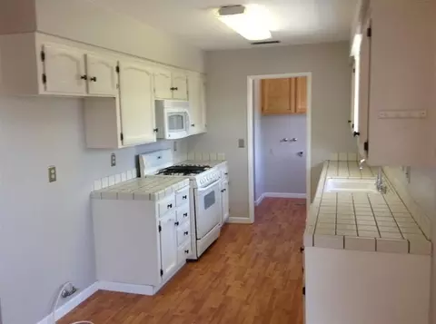 1664 Holland, Clovis, CA 93611 photo 2