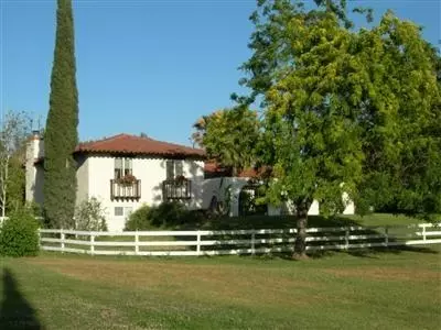 8688 N Chickadee Ln, Clovis, CA 93619 photo 1