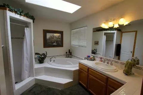15624 W C St, Kerman, CA 93630 photo 5