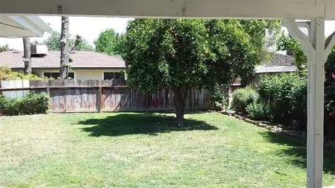 109 Mainberry Dr, Madera, CA 93637 photo 2