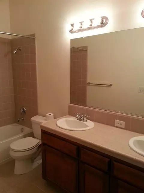 307 Everglade Ave, Clovis, CA 93619 photo 10