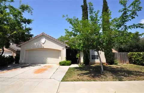 2776 E Deyoung Dr, Fresno, CA 93720 photo 1