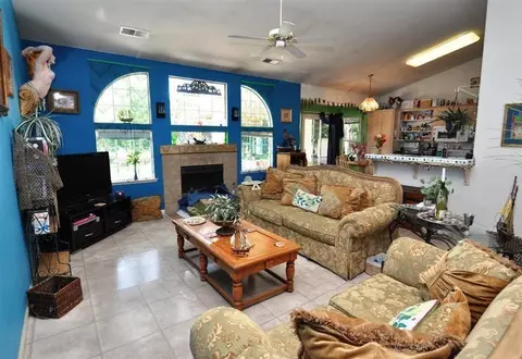 2776 E Deyoung Dr, Fresno, CA 93720 photo 4