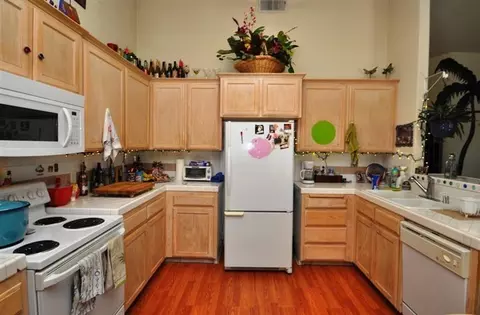 2776 E Deyoung Dr, Fresno, CA 93720 photo 6