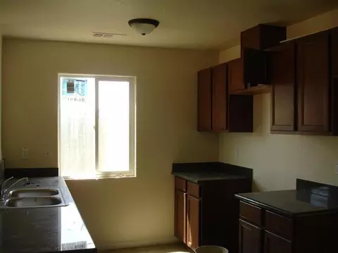 1901 Eagle Dr, Madera, CA 93638 photo 3