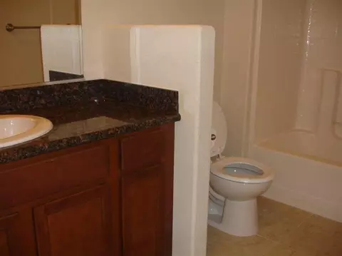 1914 Eagle Dr, Madera, CA 93638 photo 3