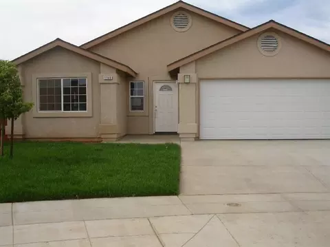 1906 Eagle Dr, Madera, CA 93638 photo 3