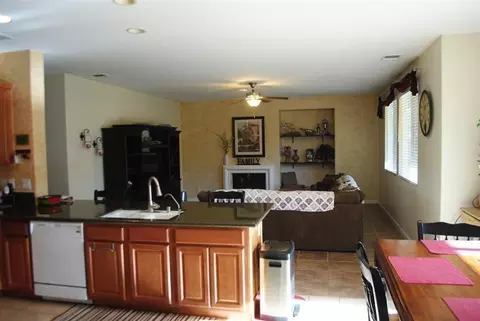 933 Pinewood Ave, Sanger, CA 93657 photo 10