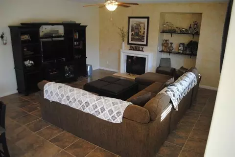 933 Pinewood Ave, Sanger, CA 93657 photo 4