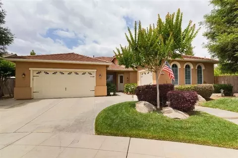 842 Carson Ave, Clovis, CA 93611 photo 1