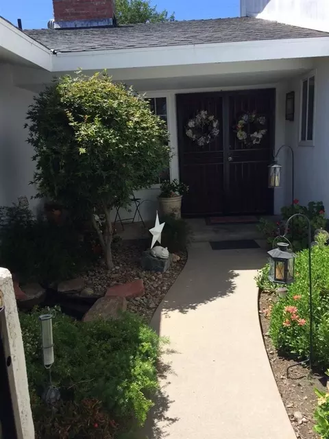 328 Circle Dr, Chowchilla, CA 93610 photo 2