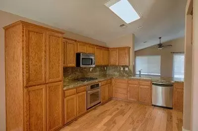 1750 N Mckelvy Ave, Clovis, CA 93619 photo 2