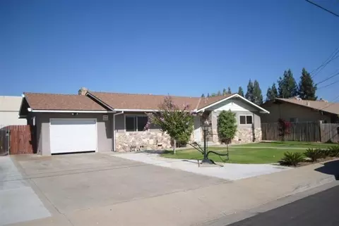 300 O St, Sanger, CA 93657 photo 1