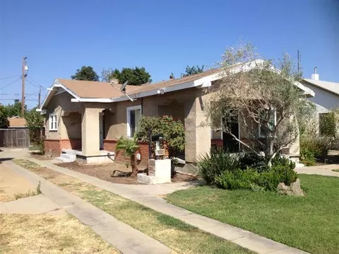 1023 N St, Sanger, CA 93657 photo 2