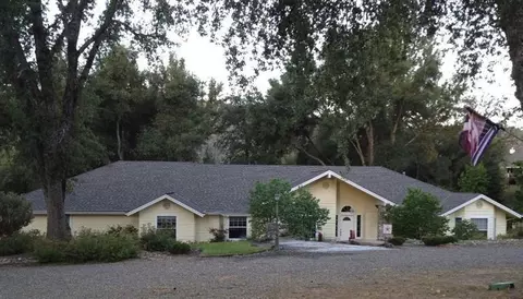 45090 Mockingbird Ln, Oakhurst, CA 93644 photo 2