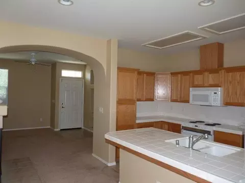 13 W Bordeaux Ln, Clovis, CA 93619 photo 4