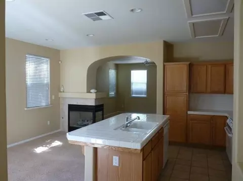 13 W Bordeaux Ln, Clovis, CA 93619 photo 8