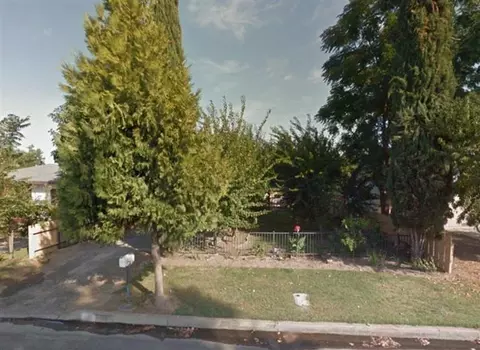 917 E Lincoln Ave, Madera, CA 93638 photo 1