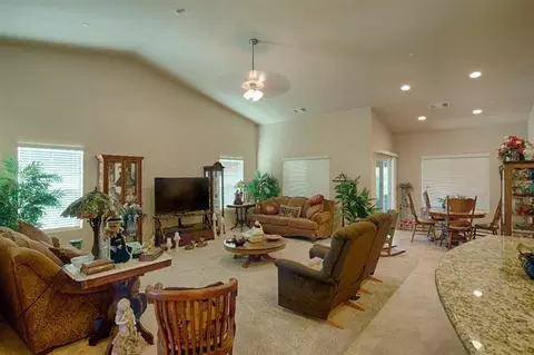 2926 Sierra Madre, Clovis, CA 93611 photo 4