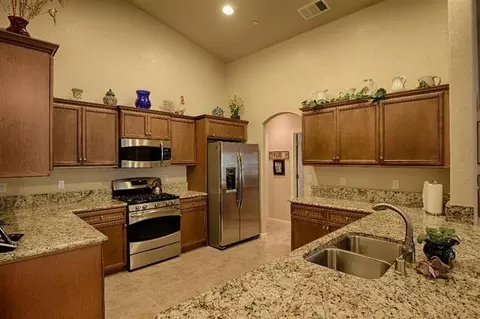 2926 Sierra Madre, Clovis, CA 93611 photo 5