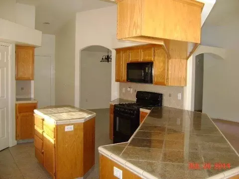 15920 W Stanislaus Ave, Kerman, CA 93630 photo 2