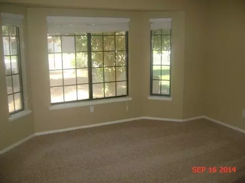 685 N Renn Ave, Clovis, CA 93611 photo 2