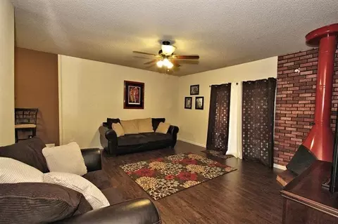 844 W National Ave, Clovis, CA 93612 photo 3