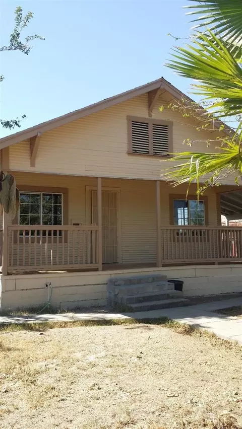 606 S B St, Madera, CA 93638 photo 1