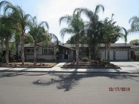 2115 Vine St, Sanger, CA 93657 photo 1