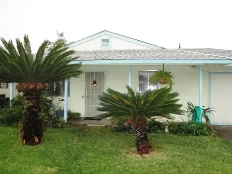 300 Washington Ct, Madera, CA 93638 photo 1