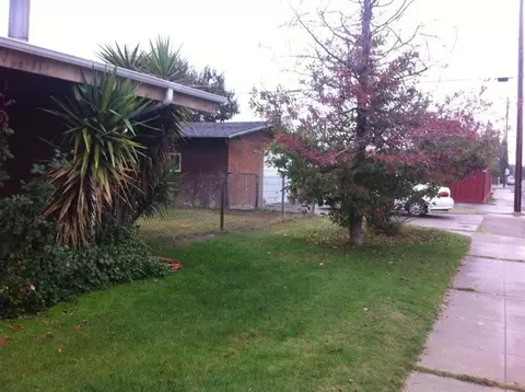 305 N 6th St, Chowchilla, CA 93610 photo 3