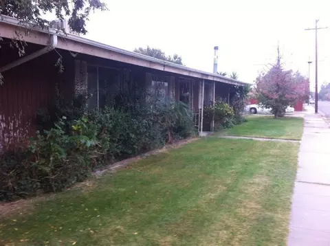 305 N 6th St, Chowchilla, CA 93610 photo 2