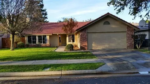 2817 Driftwood Dr, Madera, CA 93637 photo 1