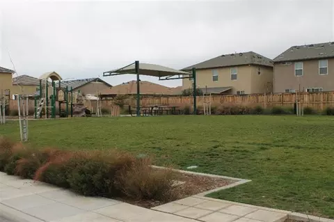 1348 Apple Ct, Madera, CA 93638 photo 3