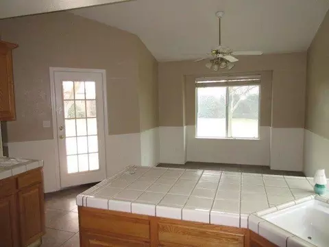 2174 Spruce Ave, Clovis, CA 93611 photo 4