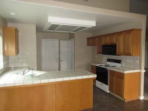 2174 Spruce Ave, Clovis, CA 93611 photo 3