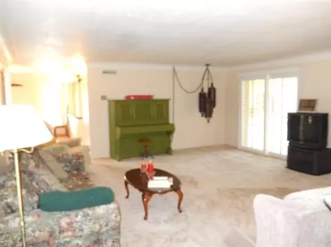 660 Park Ln, Madera, CA 93637 photo 8