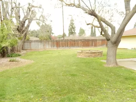 660 Park Ln, Madera, CA 93637 photo 2
