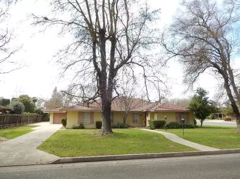 660 Park Ln, Madera, CA 93637 photo 1