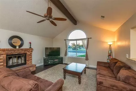 3096 Burl Ave, Clovis, CA 93611 photo 2