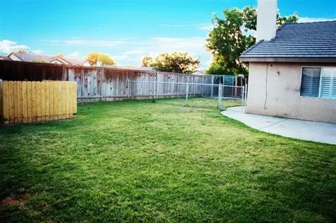 281 Greystone Cir, Lemoore, CA 93245 photo 5