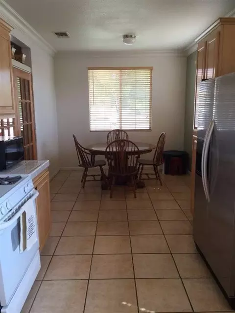 537 Parkridge Dr, Chowchilla, CA 93610 photo 2